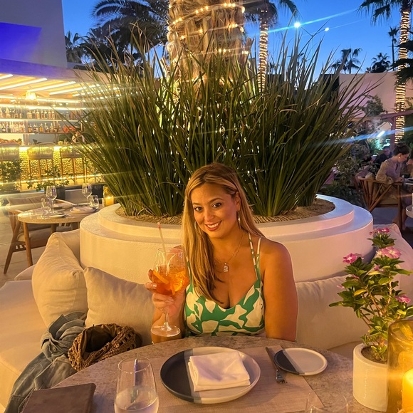 Meet your Posher, Carly - Picture 2 of 5